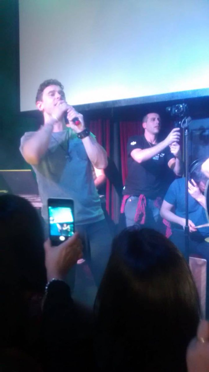 MariaCiuni's tweet photo. Gracias por otra noche de musica,talento y simpatia!! Hasta la proxima!!! https://t.co/fnJX1tJh8f