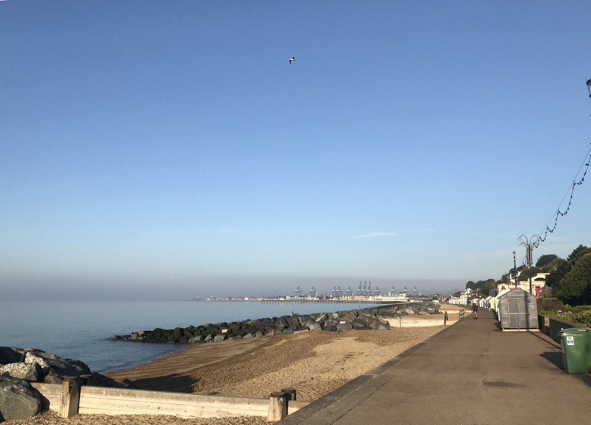 RichardProctor3's tweet photo. Not a bad view on the morning run #HappyMonday #Stunner #FiveMiler 🏃🏻♂️💨☀️ https://t.co/0pPDNbhNG1