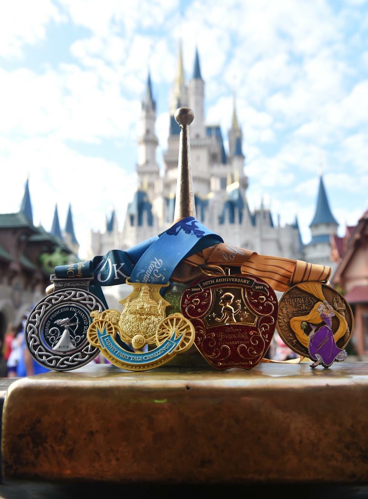 seoulcuteclub's tweet photo. กำลังเล็งๆงานนี้อยู่ Run Disney 2019 ที่ฮ่องกง 🏃🏻‍♀️🏃🏻‍♀️ไม่ใช่คนรักการวิ่งไรเลย แต่งานมันน่ารักมากกกกก Princess Run คือดีงาม แต่งตัวกันไปตามtheme ชอบอะไรแบบนี้ โดยเฉพาะเหรียญนะอยากสวยยยเก็บให้ครบเลย 💘💘 https://t.co/DufokMqbsh