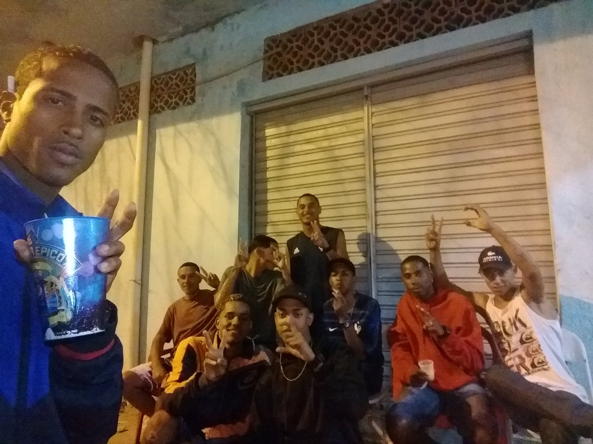 sapao1998's tweet photo. Tropa do Tega na relíquia dos irmãozinho, trem ta na pista quele jeitão ✌️🎈👍
#sddsMANOK
#sddsBilhao
#sddsPtk
@Menotega155 https://t.co/7AenQLEPEo