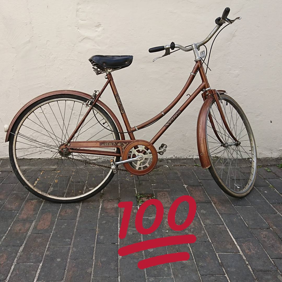 boxofsurprises's tweet photo. The BSA Victoria ladies bike is a stylish and comfortable ride #1950s #bsa #1950s #1950sfashion #goodwood #original https://t.co/Oo7DUR8uX1