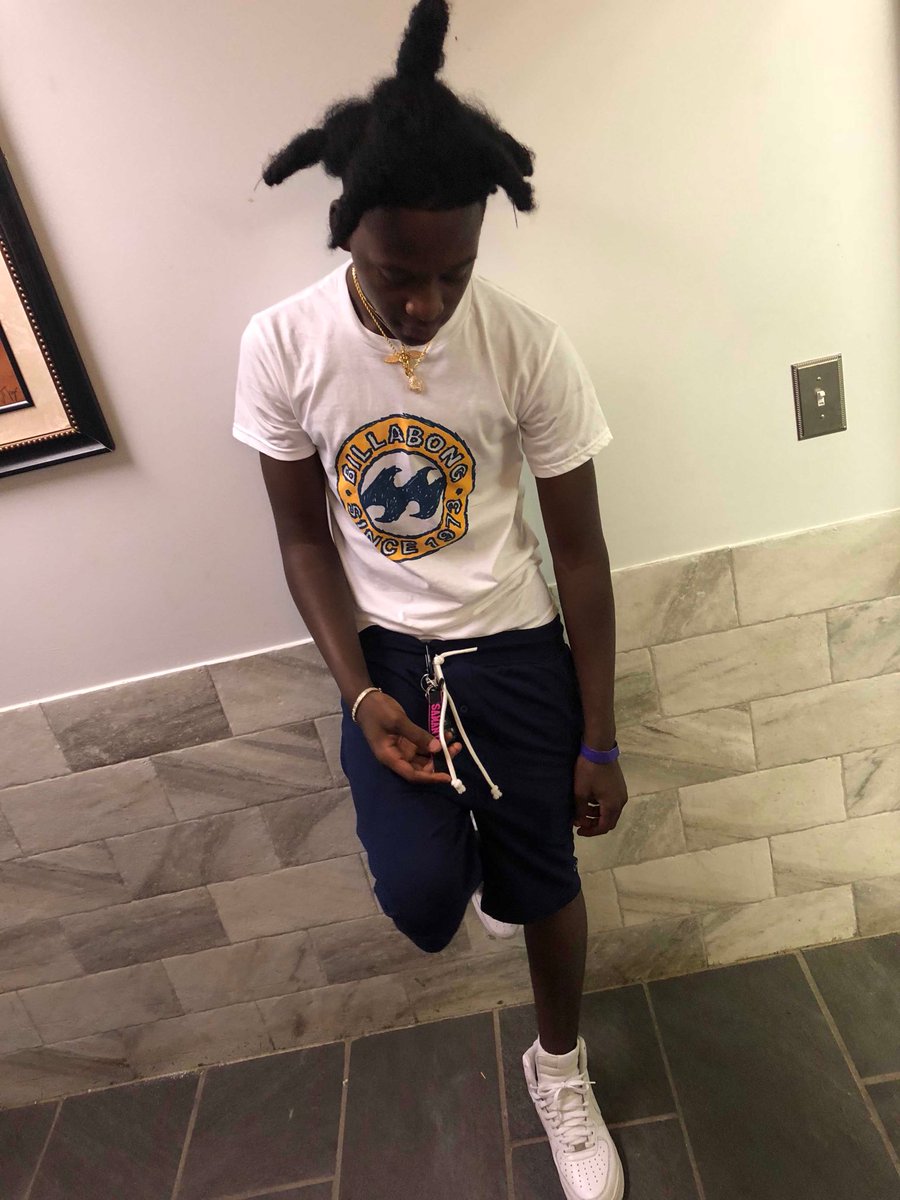 KFella44's tweet photo. KTop Fella Ya That’s Me Lu’Bru WatchaSay #FreeRae #FreeBrick #Team4️⃣ #TeamPowYa 💛🇧🇧4️⃣🦍 https://t.co/jogYLfIXRQ