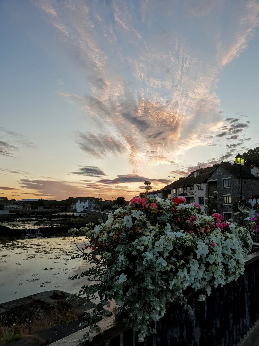 boris_isleofman's tweet photo. #MoghreyMie #Manxies Cracking Birthday sunrise ๐
Generally dry today with bright or sunny spells, Top temp of 22 Celsius
Sunrise:ย 5:16am
Sunset:ย 9:33pm #ManxWeather https://t.co/dG6dYyLaO4