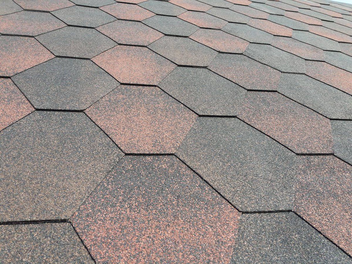 KatepalUK's tweet photo. The SBS Bitumen used in every @KatepalUK shingle provides you with #superior #results in every way, from strong granule retention to soundless #protection in the #rain &amp; hail. We’re so confident in our products, we give you up to 30 years of warranty. https://t.co/IQbk5acezH https://t.co/U0dngjIlEO