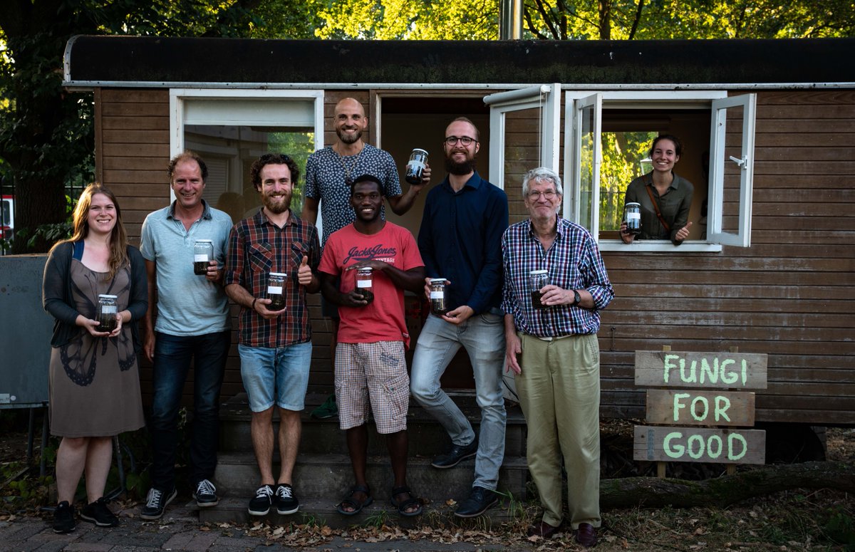 Afgelopen week was er een ontzettend leuke workshop over het kweken van oesterzwammen op koffieprut
Na de zomervakantie zullen er nog meer volgen. Hou ons in de gaten voor nieuwe workshopdata.
