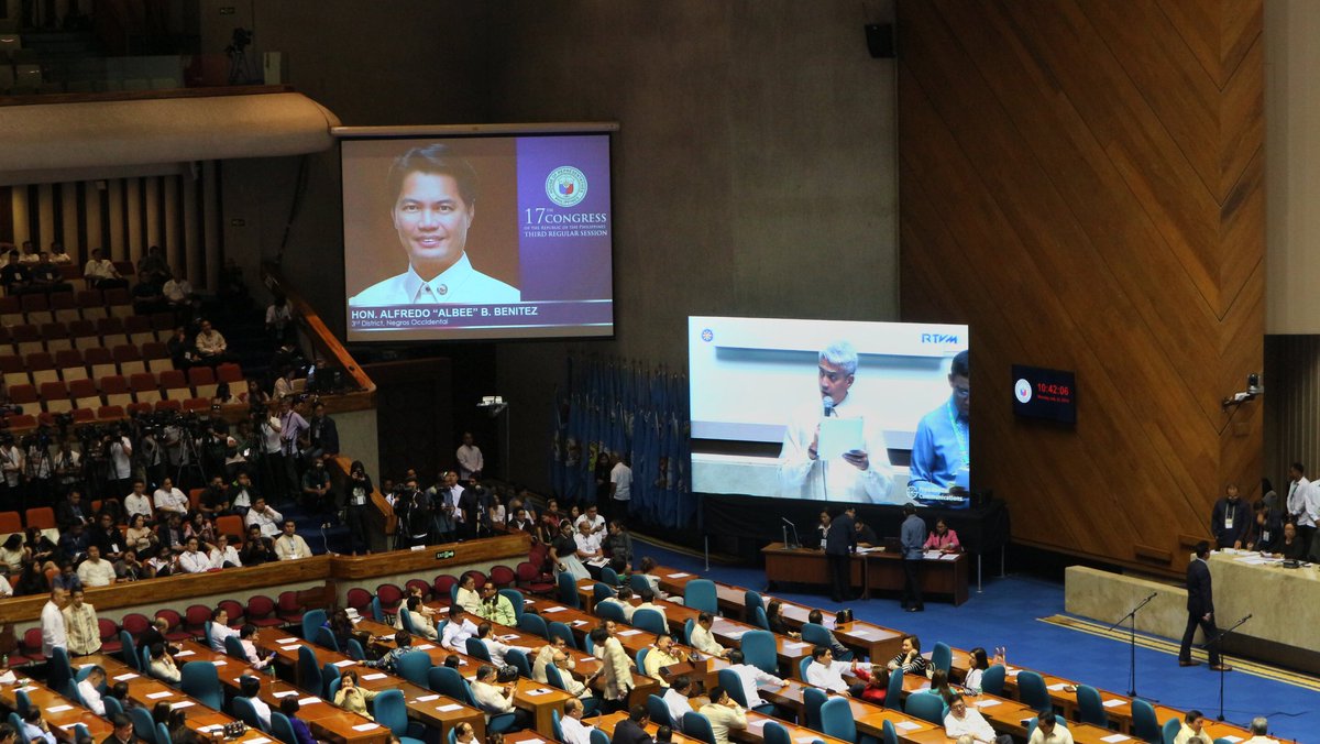 AlbeeBenitezPH's tweet photo. ICYMI: Handa na para sa muling pagbubukas ng session dito sa Kongreso. β
Isa na namang produktibong araw ito, sana sa inyo rin.
#Albeeatyourservice #SONA2018 #StateOfTheNationAddress #17thCongress https://t.co/Hq0SC29hiI