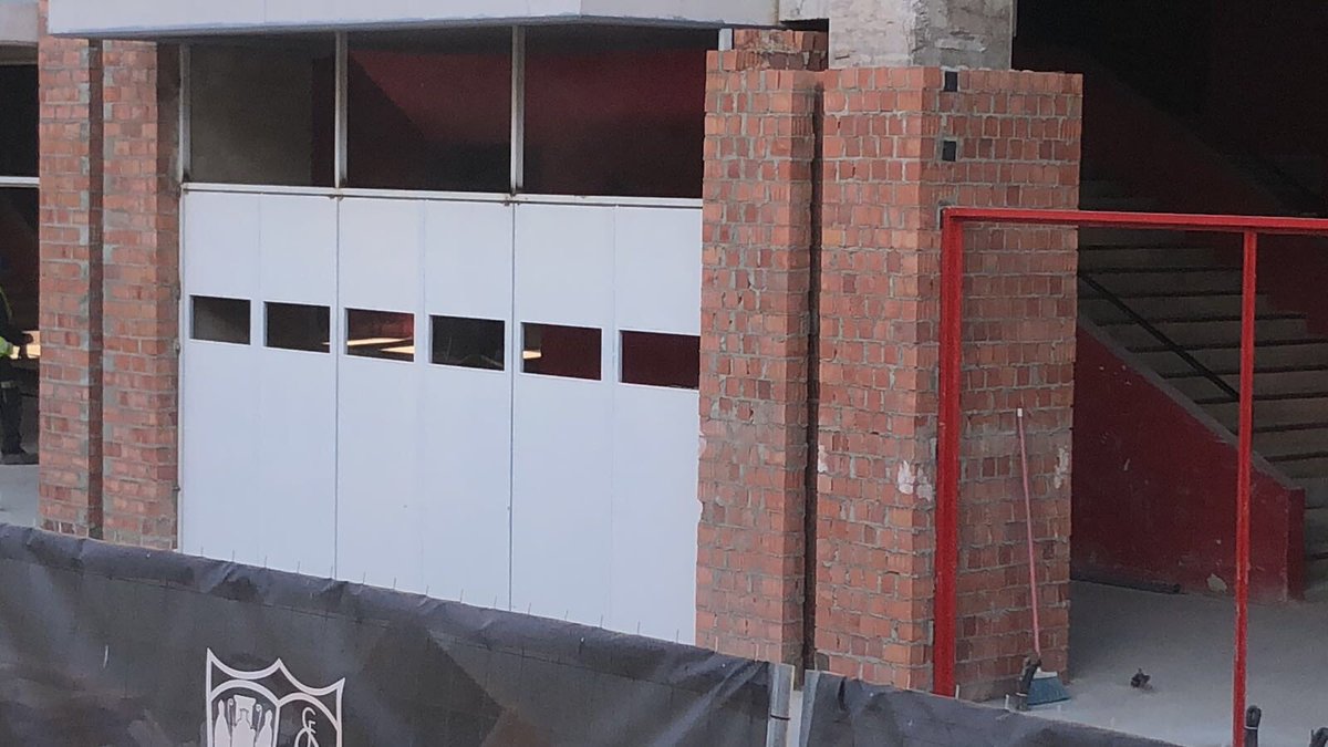 Trabajos en Estadio Ramón Sánchez Pizjuán, puertas de primera calidad en hierro