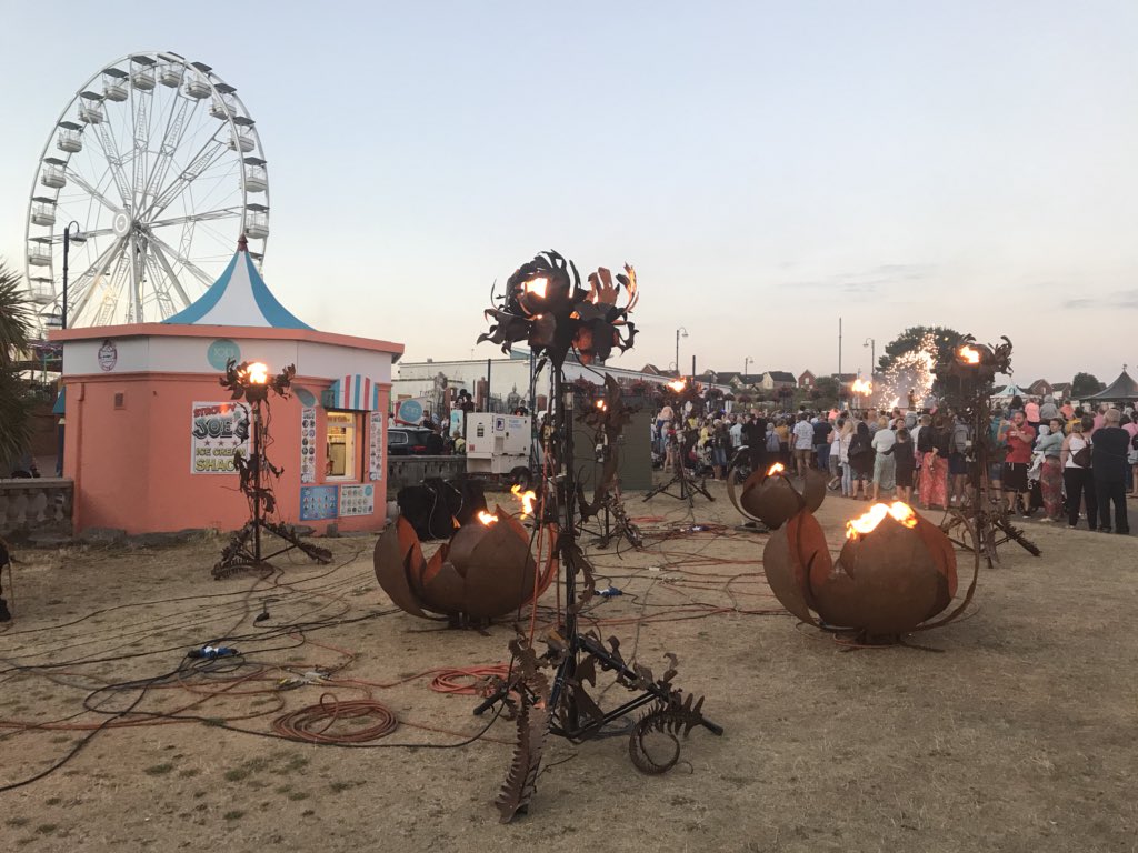 barryislandsurf's tweet photo. Amazing sculptures at last night’s #FireIsland on Barry Island. It got better as it went darker... https://t.co/oobQSyMMcU