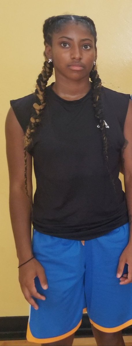 Deyanna had a good two days of practice.  I look for D to show out this half! Her ability to handle the ball with speed and finish at the rim is golden. D's next coach is gone to be safe with the ball in her hands. She is focused.