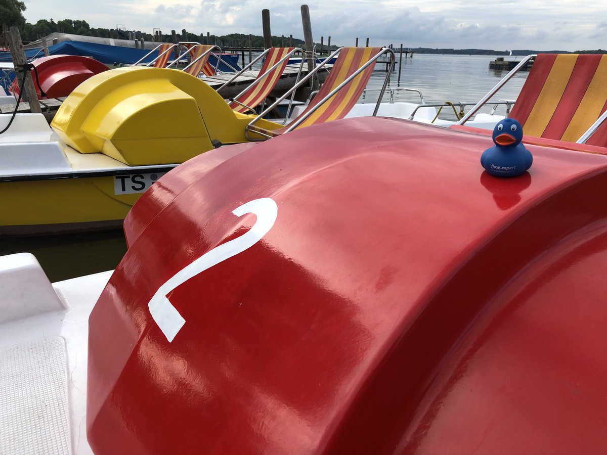 leanovateBerlin's tweet photo. Flowrence found out that there is more than just one way to cross the channel to visit @Helen_J_Meek and checks out which works best flowvise. #duckvacation https://t.co/g1dZlszkRO