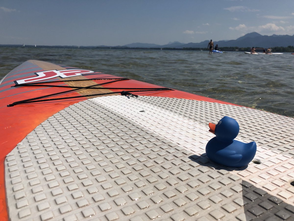 leanovateBerlin's tweet photo. Flowrence found out that there is more than just one way to cross the channel to visit @Helen_J_Meek and checks out which works best flowvise. #duckvacation https://t.co/g1dZlszkRO
