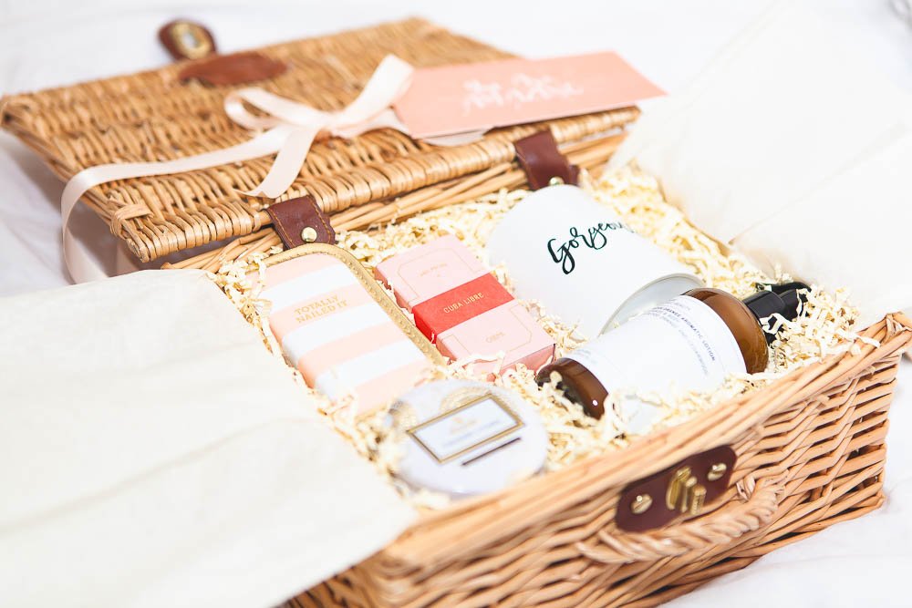 boxbossgifts's tweet photo. Happy Monday 🎉 This Summer, be inspired. Shop our pre-packed range, build your own #giftbox or get in touch with our concierge - we’re here to help! Because every #gift should be well-given and well-received💃🏽 https://t.co/Yqw2FslcuZ 🎁 https://t.co/DRi38lt76V