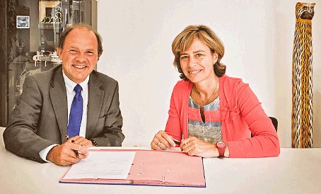 ProximusGroup's tweet photo. Together with @GeertBourgeois and @philippemuyters we reached an agreement on the super-fast digital network of the future, both for companies and households in #Flanders! https://t.co/17QQpt2v8w #Fiber https://t.co/s4YqePDFWt