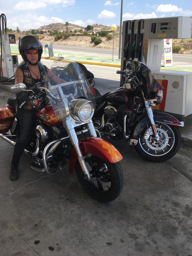 Empezamos la semana enroscando puño a topee! 🛵💨

Ya sabes 👉 estés de vacas o no... nosotros estamos aquí para ayudarte en lo que necesites!! 

#NuestrosClientesMolan

#RenesurSL #LunesRenesur