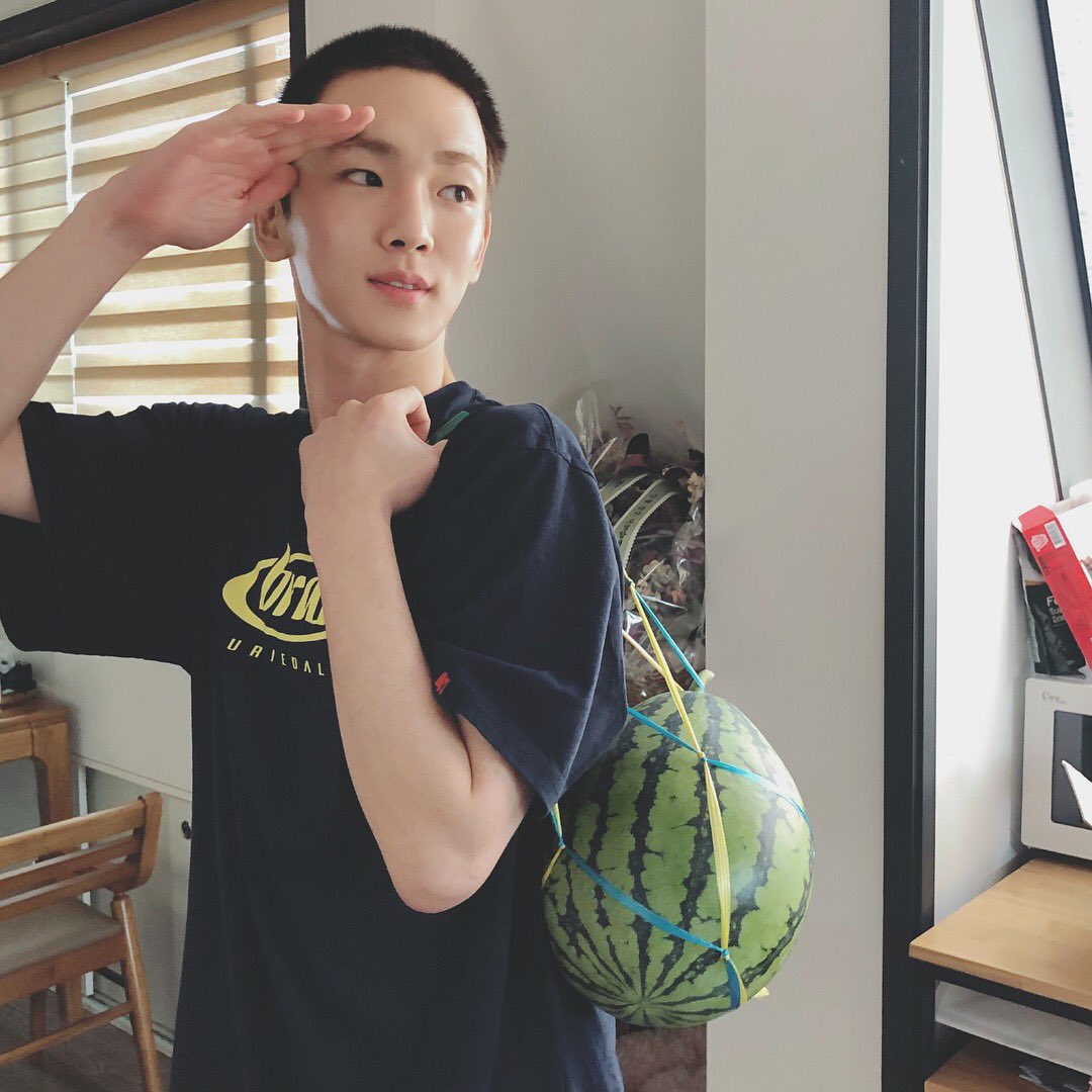 thaluuu's tweet photo. 180723 Lovehyun_a IG Update with KEY

“I bought him a brand new bag 🍉” https://t.co/UUGZfL86SX