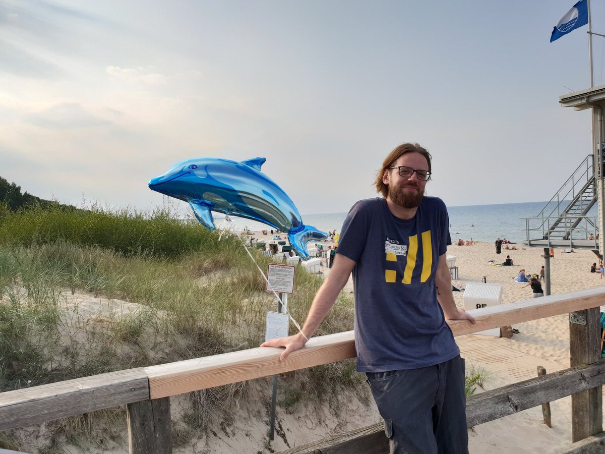 A beautiful sunny day on a beach, perfect way to spend my birthday. And I made a new friend.