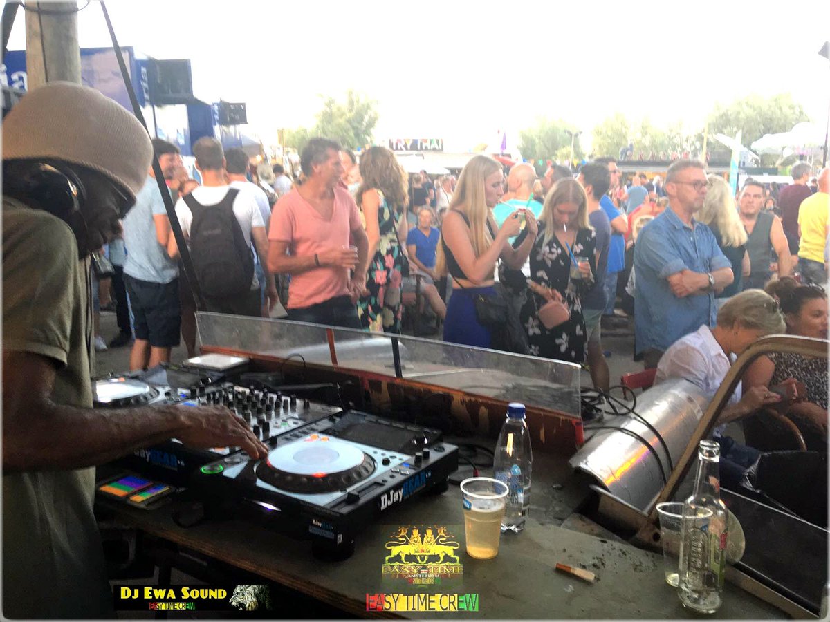 EasytimeCrew's tweet image. Check out the Car-Dj Booth 
#nijmeegsevierdaagsefeesten
Dj Ewa at @dekaaij in Nijmegen 
@easytime_crew #up 
vierdaagsefeesten.nl/programma/dj-e…
vierdaagsefeesten.nl facebook.com/djewasound/
facebook.com/pimskipromotio…

#reggae #nijmegen #nijmeegsevierdaagse #nijmeegsevierdaagse2018 #vierdaagse