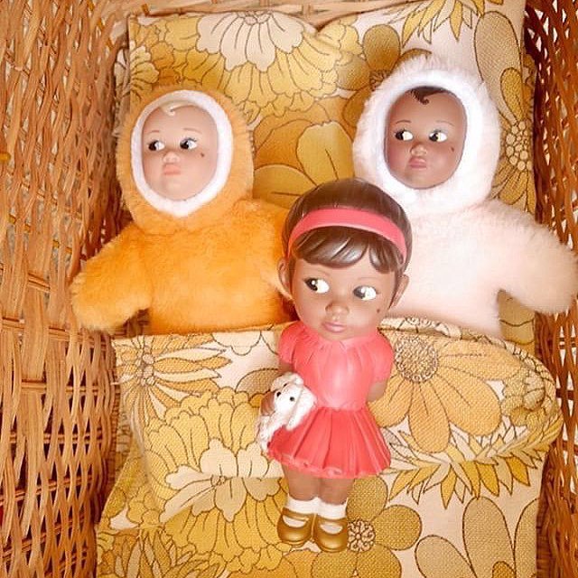 Retrokidsonline's tweet image. Adorable customer photo by @jayne_and_co showing our sweetheart dolls plush and vinyl 😍😍😍 which one is your favourite?  Please comment 👇🏻 .
.
.
#retrokids #retro #retroplush #retrotoys #retrodoll #nostalgia #nostalgic #loveretro #vintage