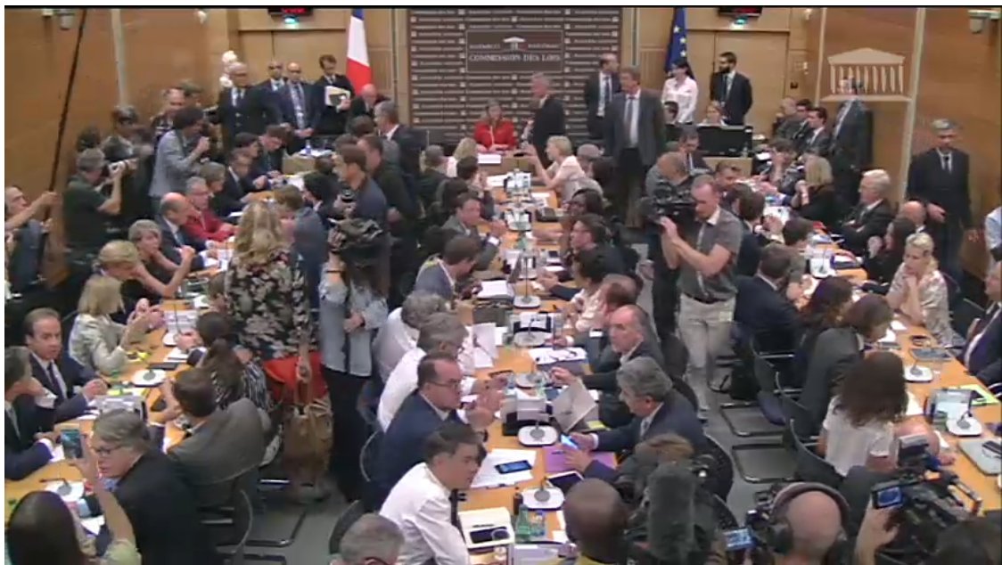 reesmarc's tweet photo. "Pas une affaire d'état"
https://t.co/93qPAo564c
Audition de @gerardcollomb sur l'affaire #AlexandreBenalla #DirectAN https://t.co/s0vDLyls7B