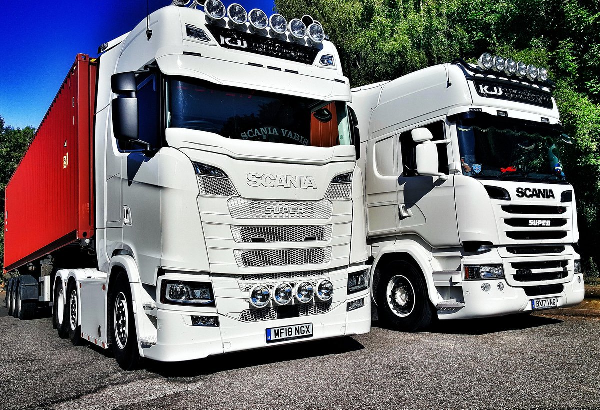 kevteetrucking's tweet photo. Spotted these two beauties from KJJ Transport Services this morning this morning, both looking stunning in the morning sunshine and a pleasure to meet the drivers #scania #nextgenerationscania #nextgenscania #scaniav8 #r580 #trucklife https://t.co/5G8hUyDUV4