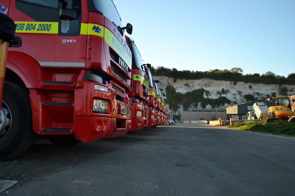 We have grown to over 50 vehicles including lorries, grab trucks, caddy vans, low loaders, 4×4’s, beaver tails and even Tesla Electric Supercars. Give us a call today on: 0208 804 2000 or visit: buff.ly/2DZhOU0
#transport #hetransportservices #heservices #kent #nationwide