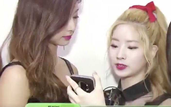chaesmoltzutol's tweet photo. Dahyun: We cant be Tall club because of Chaeyoung

Tzuyu: https://t.co/miJ9SpIZYD