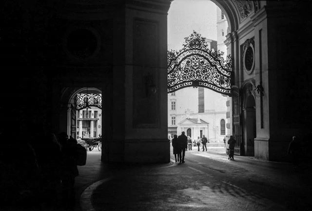 ReanimatedFilm's tweet photo. Out of the dark 📷Leica M4
🎞️ KONO! Monolit ISO 64

#konofilm #kono_monolit #iso64 #bnw #analoguephotography #35mm #argentique #istillshootfilm #filmisnotdead #buyfilmnotmegapixels #blackandwhitephotography #blackandwhite #travel #monochrome #summicro… https://t.co/Lx5IV72KeE https://t.co/pmPE2lVq8p