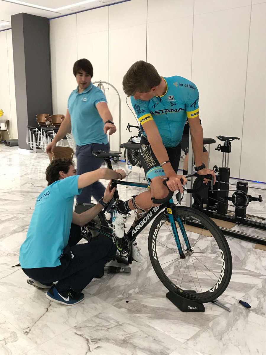 yeyocorral's tweet photo. Que gran fin de semana para @AstanaTeam  en @LeTour . Ayer @OmarFraile  y hoy @MagnusCort . Os dejamos unas imágenes del trabajo que @imasdcycling realizó con este grupazo. https://t.co/j9Jn7a8TPe