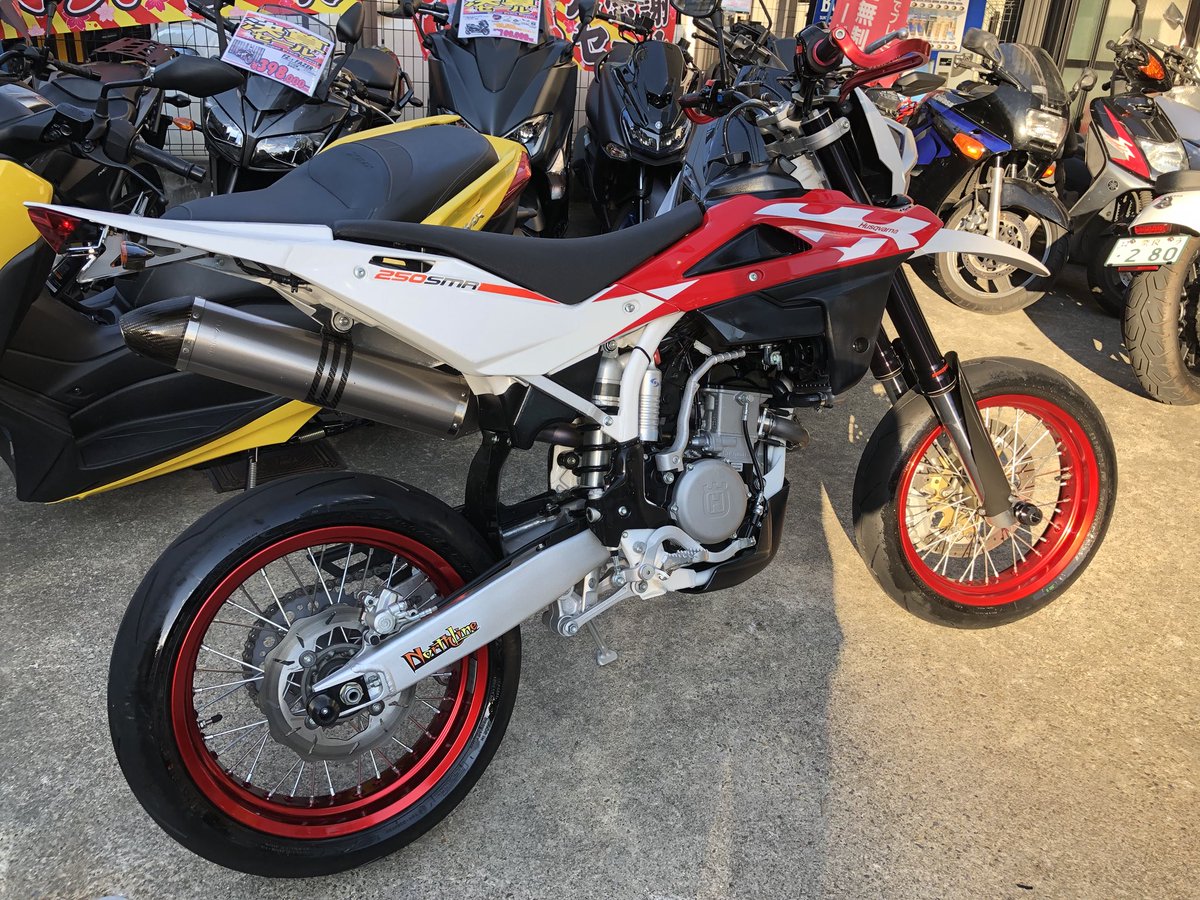 Ysp伏見 Auf Twitter ハスクバーナの250モタードがもう間もなく展示される予定です Ktmベースになっちゃう前の真のハスクです 距離も1000km強で程度最高ですよ ハスクバーナ モタード 稀少モデル