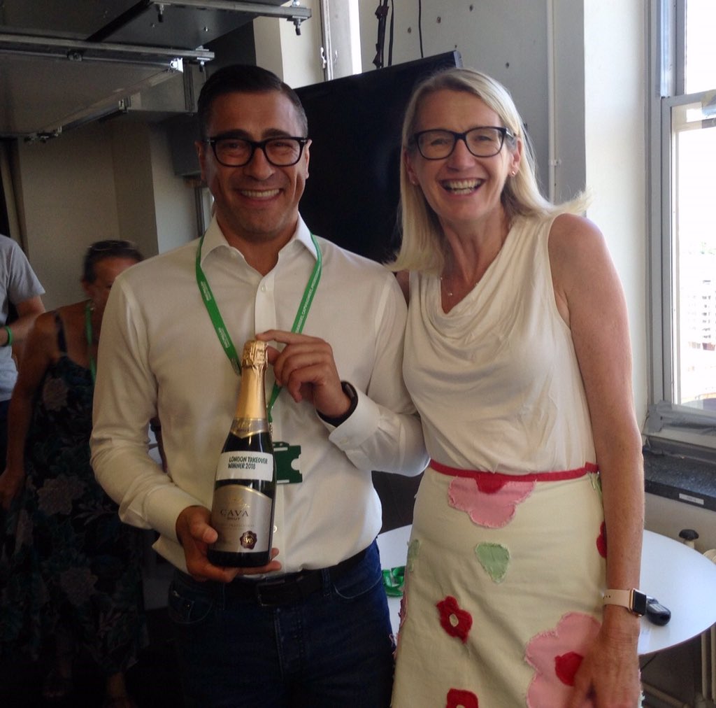 Lyono71's tweet photo. A massive London team event for our employees #mactakeover raised over £25k on the day ✅
I was lucky enough to be an individual winner with our new #contactless machines by #izettle
Here with @lynda_thomas, @macmillancancer was the true winner 💚 https://t.co/9lwXaDWvXp