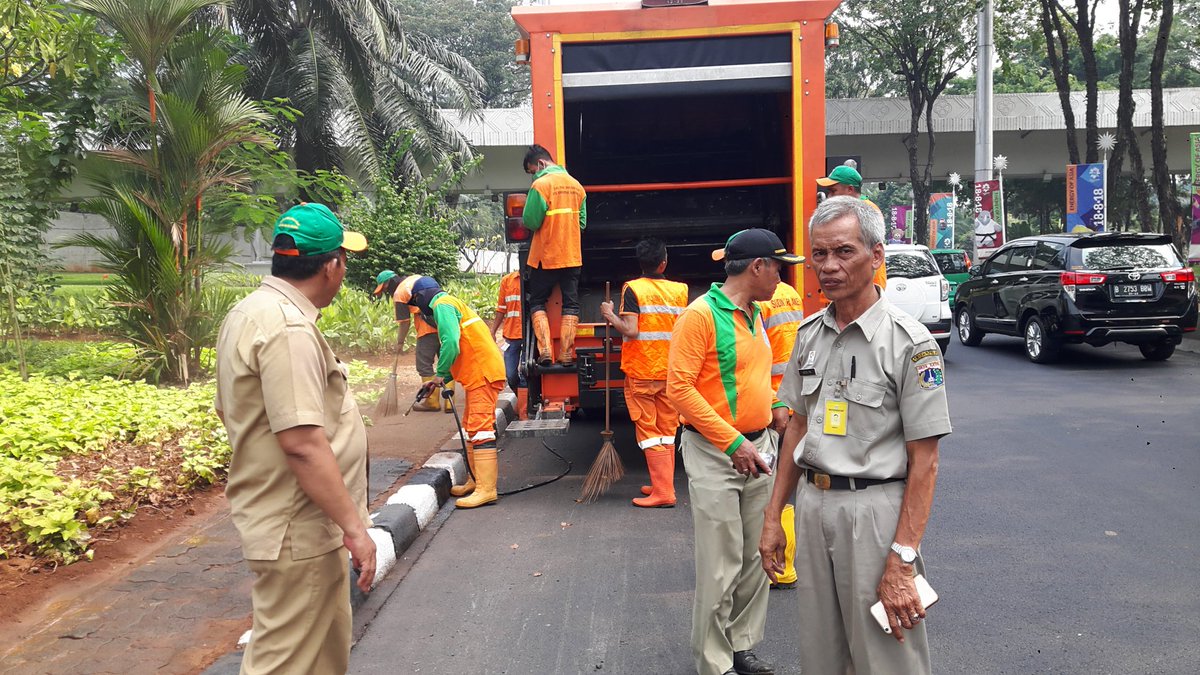 Bersih" Jl. Sudirman bersama Kadis dan Wakadis LH dalam rangka kesiapan Asian Games