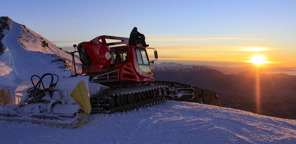 We just needed to put that up here - cheers to all the amazing cat drivers out there 🙌🏽 #nzsnowtours

Photo: <a href="/MtHutt/">Mt Hutt</a>