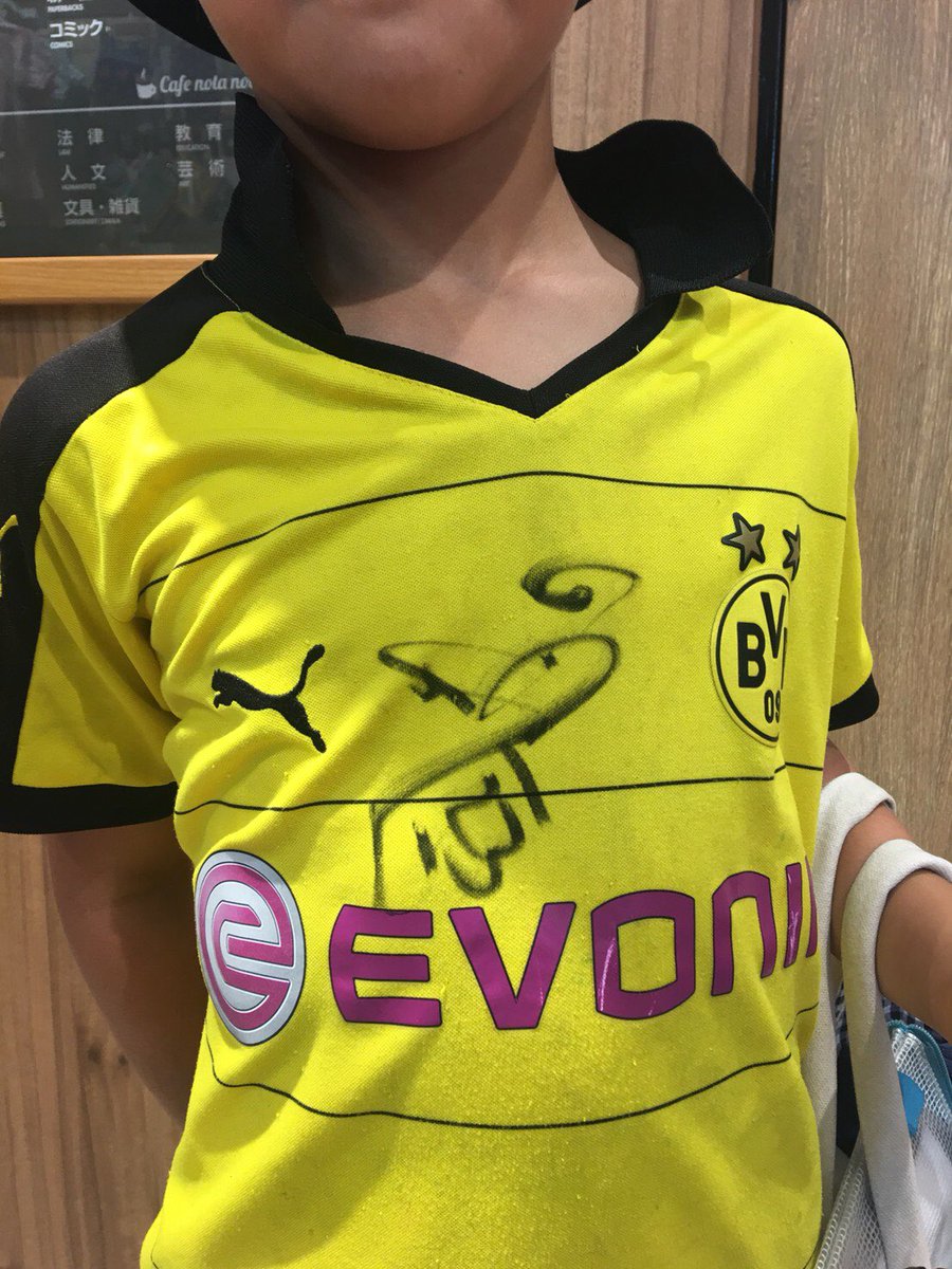 小学2年生の息子が香川真司にサインをもらった ドルトムントのユニフォームを着ていたら