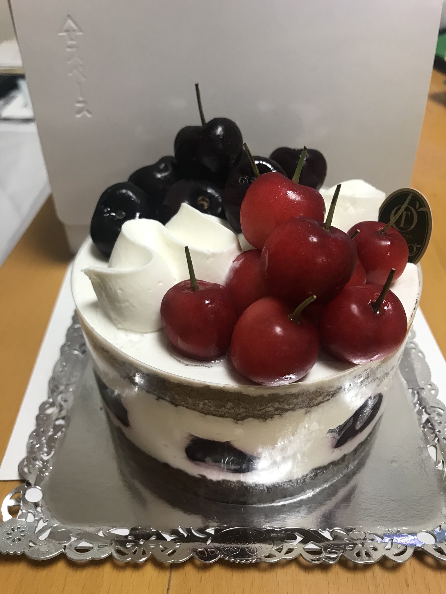 Yama Neistat 新宿高野池袋西武店 で西武限定のチェリーのケーキを買いました シュヴァルツヴェルダーキルシュトルテ みたいな感じで美味しかったよ Schwarzwalderkirschtorte 新宿高野 ケーキ Cake T Co Ai6vrfb6ha Twitter Yama Neistat 新宿高野池袋西武店 で西武限定のチェリーのケーキを買いました シュヴァルツヴェルダーキルシュトルテ みたいな感じで美味しかったよ Schwarzwalderkirschtorte 新宿高野 ケーキ Cake T Co Ai6vrfb6ha Twitter