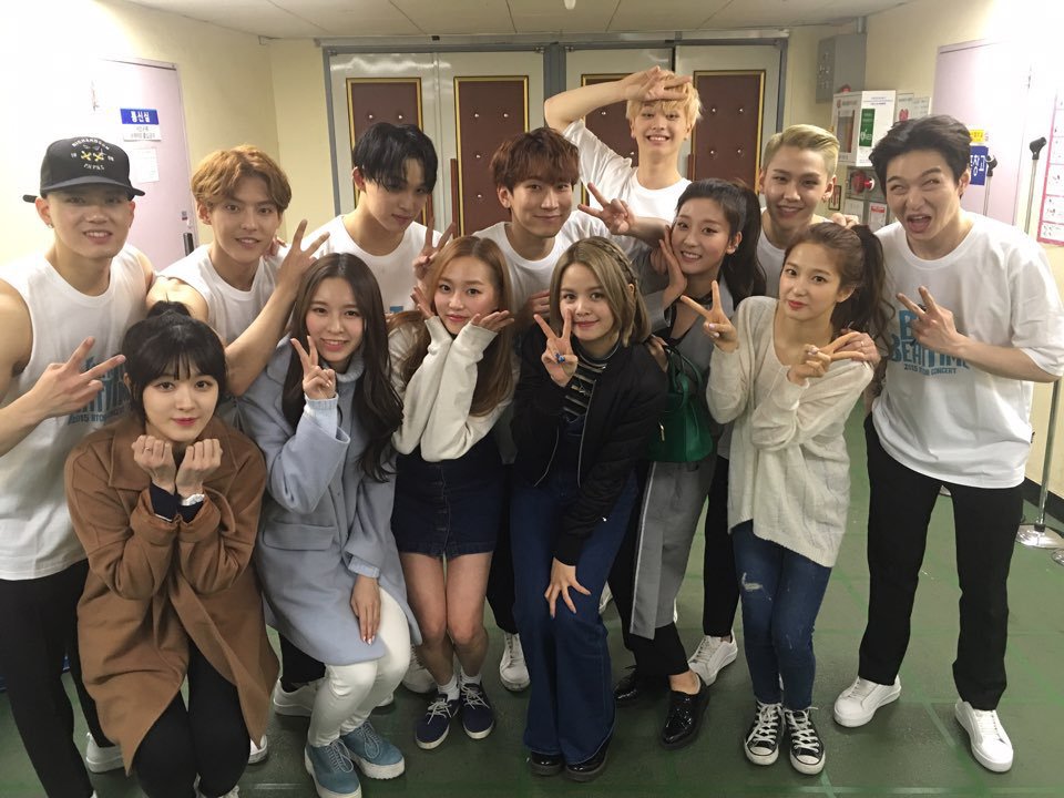 nic🦊 on Twitter "i love this pic so much i zoomed every part but i got