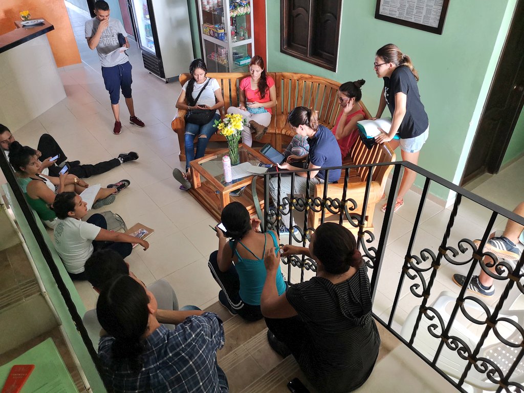 Mangle_Blanco's tweet photo. @NataliaSArruda and @MariaFernandaP4 @youthmappers #researchfellowship explain how to use #kobotoolbox for app-based field surveys to volunteer students #cartocosta #coastmap #BocasDelAtrato #Urabá #Antioquia https://t.co/3YdA9422oM