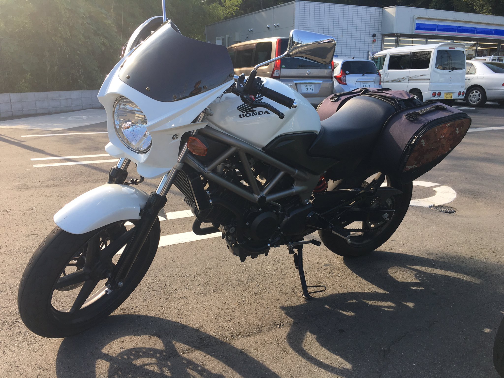 東北 ビキニカウル装着したvtr250にこのサイドバッグ似合うかな 個人的に好きなのだけど付けてみて似合わなかったらどうしようと T Co Exkwr4tta5 Twitter