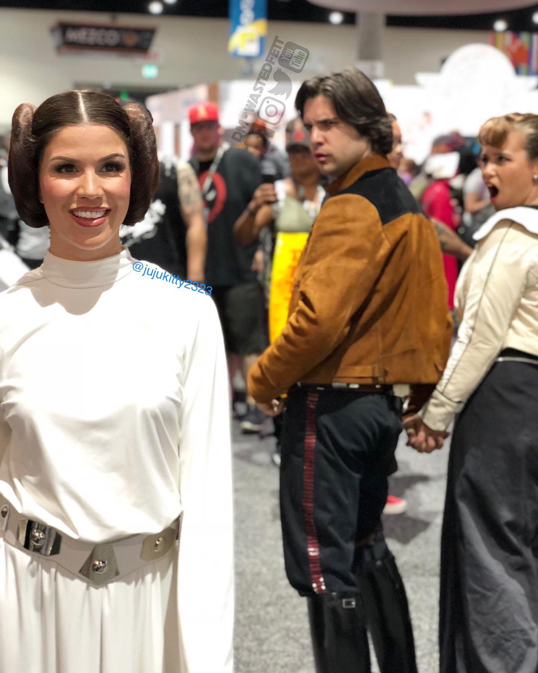 the RPF on X: Distracted Han Solo. Photo: @WastedFett. Leia by Julianna  Marie. Han Solo by Griffin Reina. Qi'ra by Alexandra. #StarWars  #DistractedBoyfriend #GuyCheckingOutGirl #Leia #HanSolo #Qira #Cosplay  #Costume #CraftYourFandom t.co ...