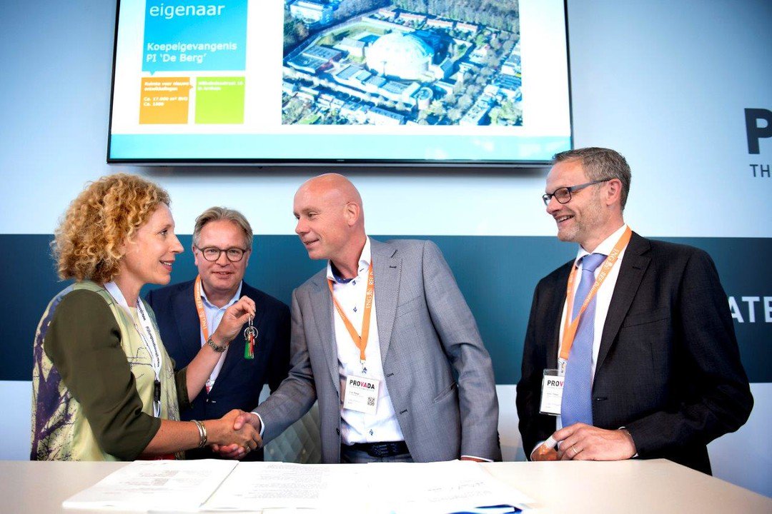 Het is zomer! En in deze zomer kunnen we letterlijk en figuurlijk weer bezig met bouwen. Aan mooie projecten, maar ook aan onze organisatie. Hoe? Lees het in de blog van Hans ter Steege: linkedin.com/pulse/oogsten-… #blog #tersteege #zomer #economie #bouwen #mensen #TSBV