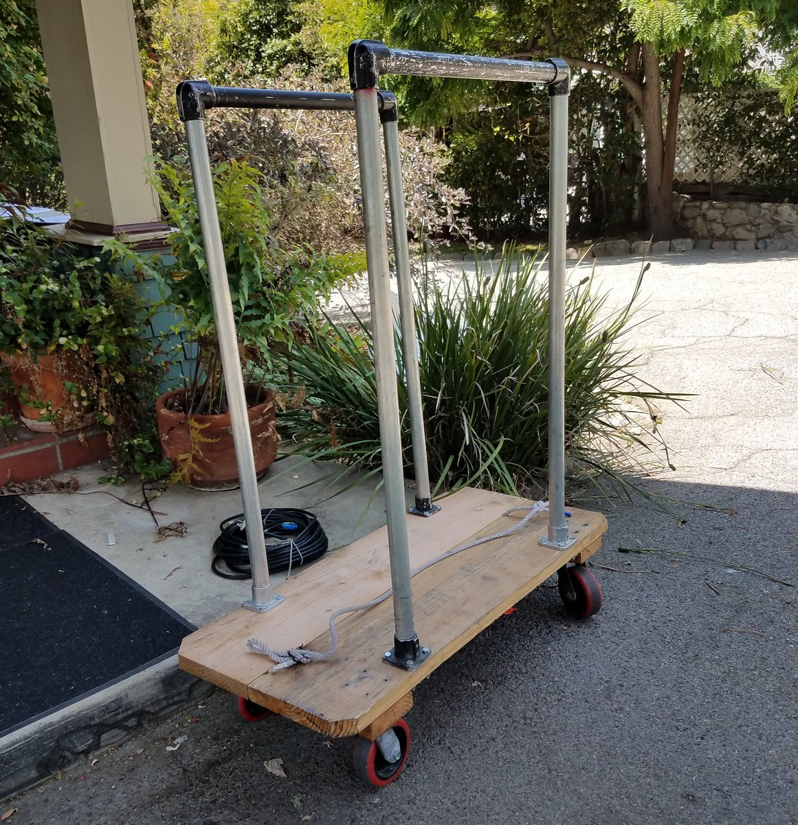 MushKat's tweet photo. Grip brothers are making one of these for me for my 4x6 sheets of cardboard. 

All for a case of Modelo.

#BarterSystem #HandyHubs 

#OnSetWithMushy https://t.co/xi4rqq7Jvg