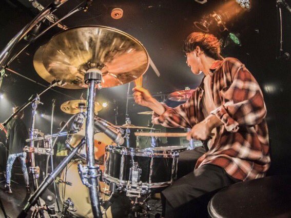 reddog_official's tweet photo. 【🎂本日は真也の誕生日🎂】
✨❗️Happy Birthday❗️✨
本日はドラム真也の誕生日🎉🥁
https://t.co/3w8nt6aTlA
お❗️め❗️で❗️と❗️う❗️
#red_dog
#ドラマー https://t.co/xUSryrEoh0
