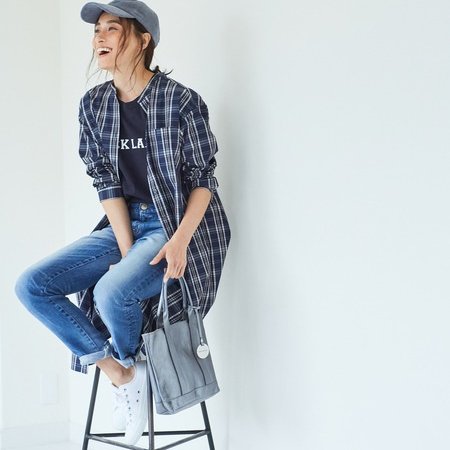 Plst プラステ 今買って秋まで着られるチェックのワンピース 1枚で着たり 羽織りとして着たり アレンジ幅の広いワンピースを スタイリストの大草直子さんが着こなしレシピとしてご紹介しています Plst プラステ ワンピース シャツワンピ Plst プラステ 今買って秋まで着られるチェックのワンピース 1枚で着たり 羽織りとして着たり アレンジ幅の広いワンピースを スタイリストの大草直子さんが着こなしレシピとしてご紹介しています Plst プラステ ワンピース シャツワンピ
