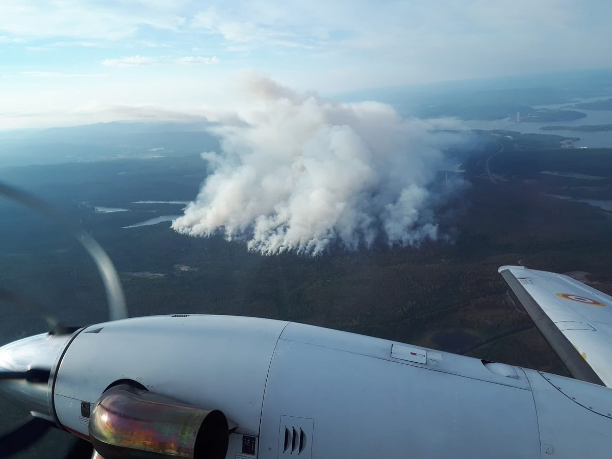 EU_Commission's tweet photo. We have now helped channel a record level of support to help Sweden battle unprecedented forest fires.
So far, 7 firefighting planes, 7 helicopters, 60 vehicles and over 340 personnel have been offered through #EUCivPro thanks to 🇮🇹🇫🇷🇩🇪🇱🇹🇩🇰🇵🇹🇵🇱🇦🇹!
#EUProtects https://t.co/9RQTC85jhv