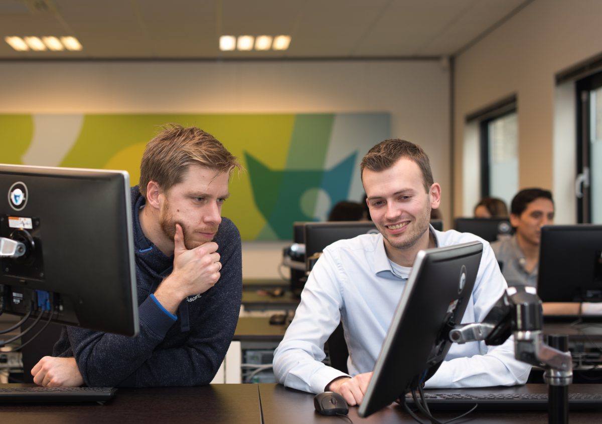 Samen met je kinderen op bezoek bij Fox-IT? Dat kan op 15 of 16 augustus! Schrijf je in voor de Fox-IT Summer School voor een ochtend of middag vol social engineering en hack challenges. Meld je aan via onze website! fox-it.com/nl/insights/ev…