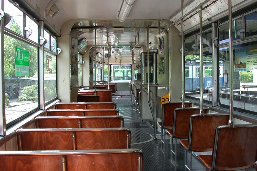 Codourey's tweet photo. Mein nächster Blog via @BueroZueri @zkb_ch > Das Tram schubst die Gäste zum #CoLiving https://t.co/ykh1opu5Kd - Wo sitzt Ihr das nächste Mal? #Kollaboration #Coworking #CoThinking #Nudge #DesignThinking @unitx_ch https://t.co/nKcQR6OkCm