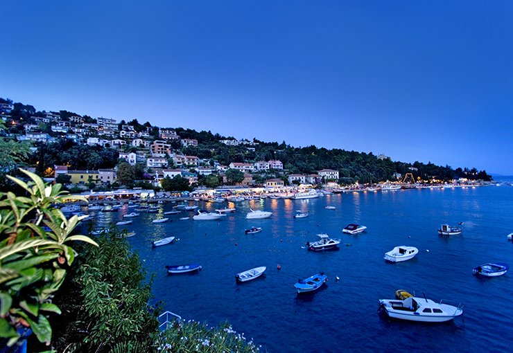 FirstForBridge's tweet image. **JUST LAUNCHED**

The beachfront 4 star Valamar Sanfior Hotel &amp;amp; Casa is situated on a peninsula surrounded by fragrant pine forests and beautiful beaches, and from the hotel there are incredible views over the sea and Rabac Bay. 

arenatravel.com/our-holidays/f…