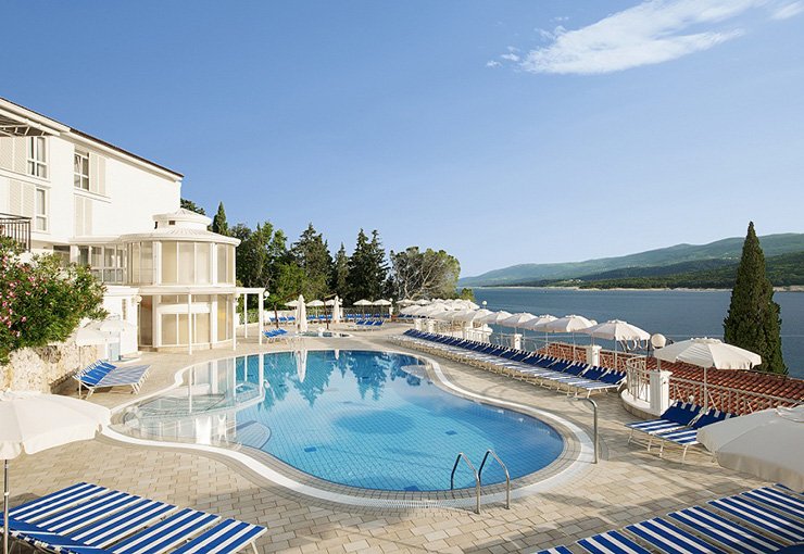 FirstForBridge's tweet image. **JUST LAUNCHED**

The beachfront 4 star Valamar Sanfior Hotel &amp;amp; Casa is situated on a peninsula surrounded by fragrant pine forests and beautiful beaches, and from the hotel there are incredible views over the sea and Rabac Bay. 

arenatravel.com/our-holidays/f…
