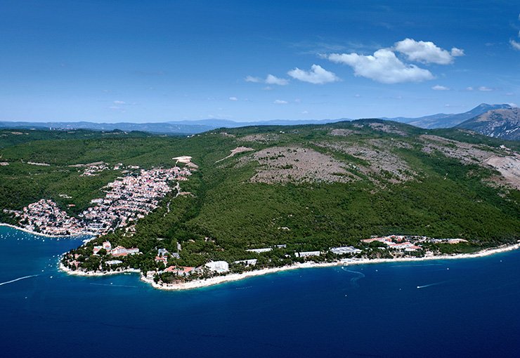 FirstForBridge's tweet image. **JUST LAUNCHED**

The beachfront 4 star Valamar Sanfior Hotel &amp;amp; Casa is situated on a peninsula surrounded by fragrant pine forests and beautiful beaches, and from the hotel there are incredible views over the sea and Rabac Bay. 

arenatravel.com/our-holidays/f…