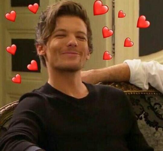 Dontusemeguy's tweet photo. Louis alegrando al fandom como siempre 
 #8YearsOfOneDirection https://t.co/VP8oQeGXkb