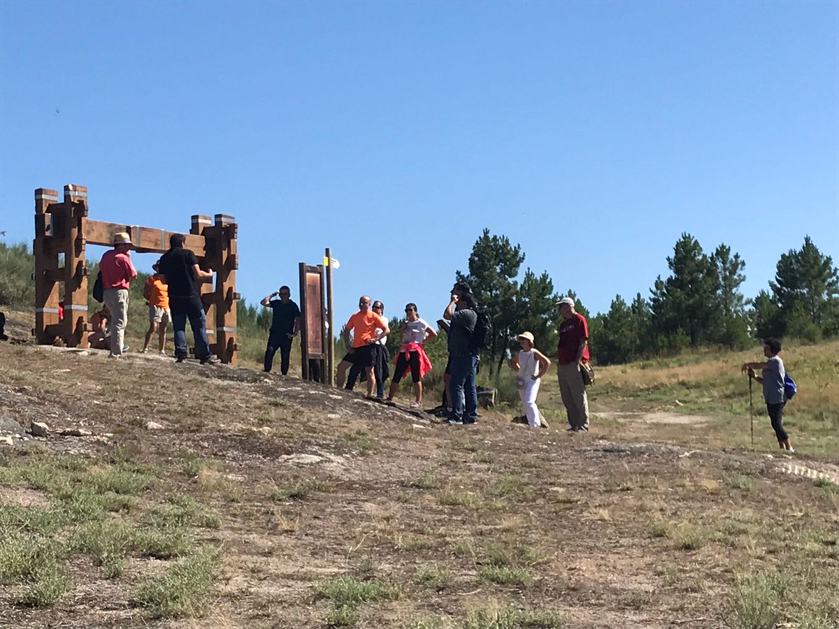 Onte desfrutamos dos lagares rupestres do Concello de Oimbra nun roteiro interpretado. Historia, patrimonio e moitas risas cuns veciños moi implicados na conservación e difusión dos seus recursos. O 19 de agosto máis e mellor.
